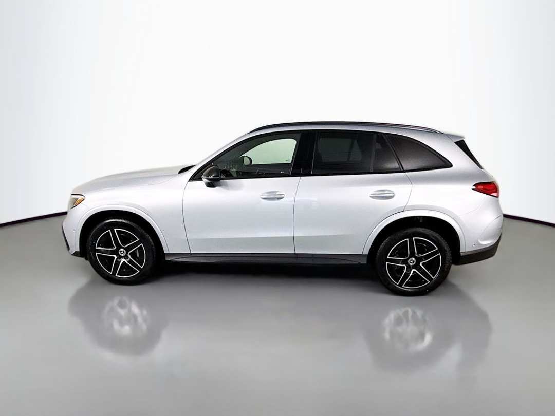 2026 Mercedes-Benz GLC 300 - Image 3