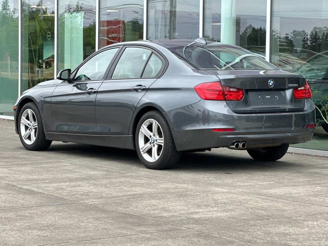 2015 BMW 3 Series 328i - Image 5