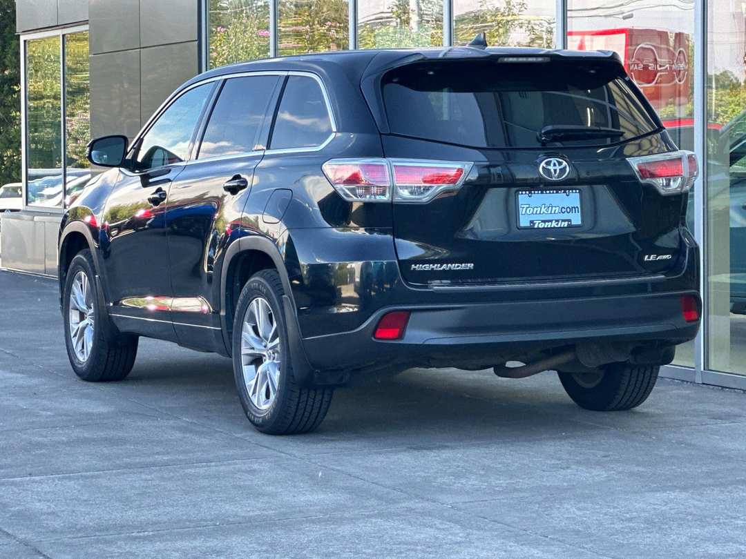 2015 Toyota Highlander LE Plus V6 - Image 5