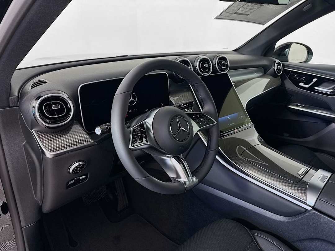 2026 Mercedes-Benz GLC 300 - Image 7