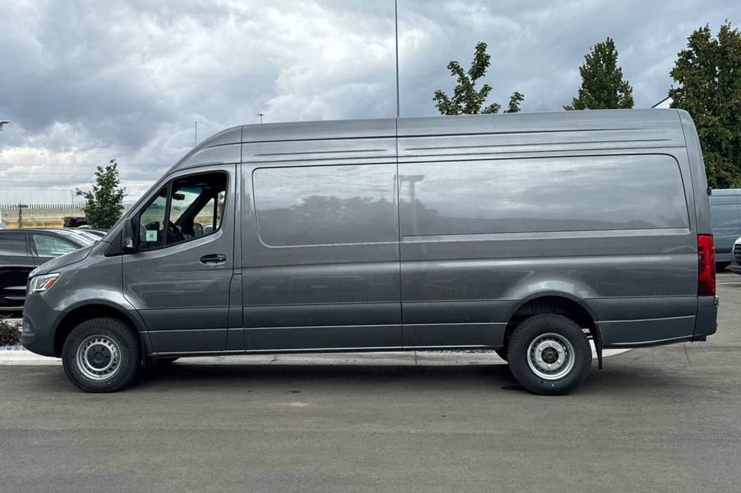 2024 Mercedes-Benz Sprinter 3500 Cargo 170 WB - Image 3