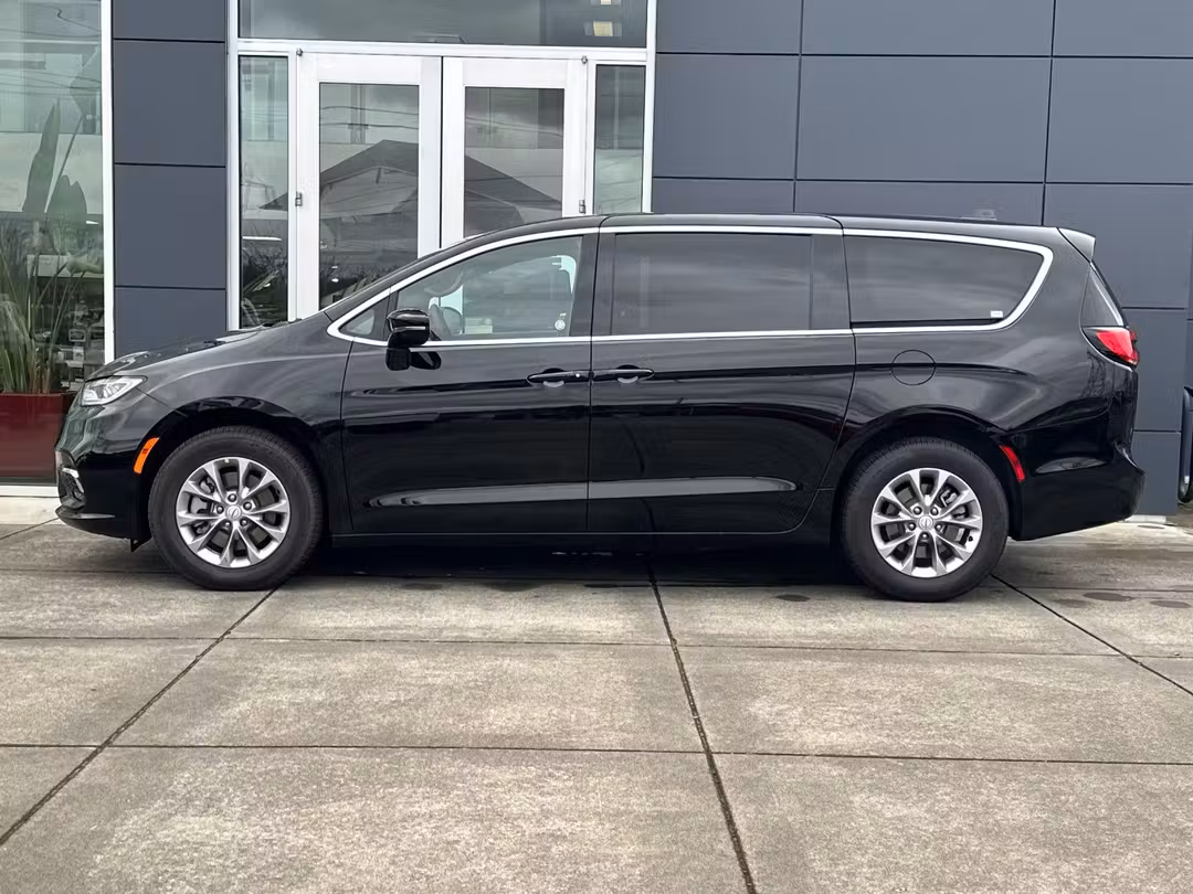 2026 Chrysler Pacifica Limited - Image 6