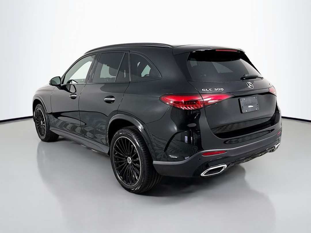 2026 Mercedes-Benz GLC 300 - Image 5
