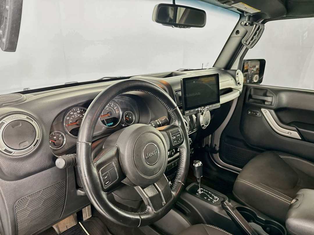 2016 Jeep Wrangler Sahara - Image 7