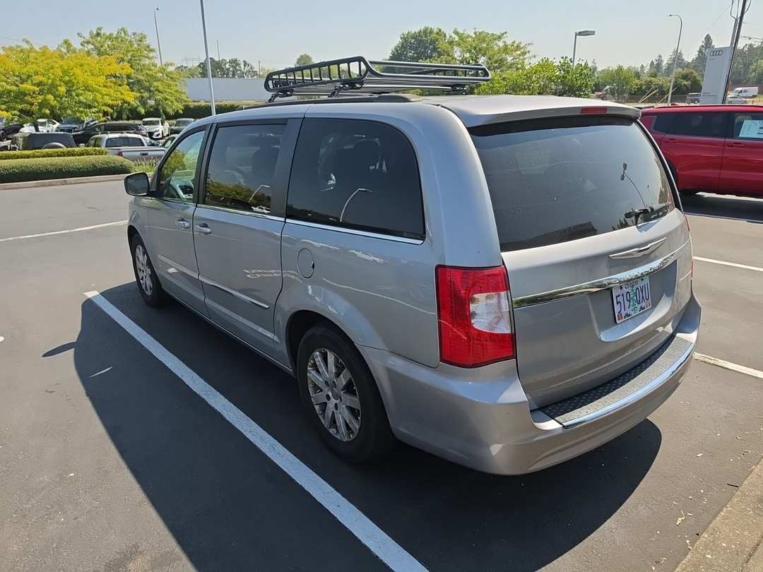 2014 Chrysler Town & Country Touring - Image 5