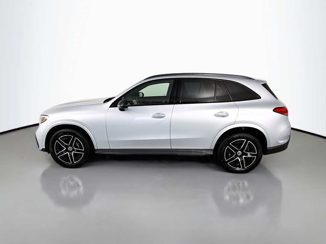 2026 Mercedes-Benz GLC 300 - Image 3