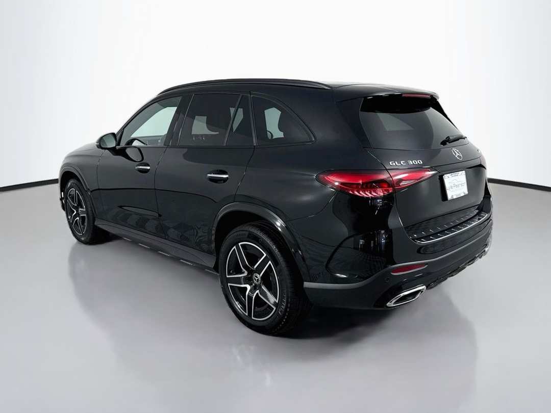 2026 Mercedes-Benz GLC 300 - Image 5