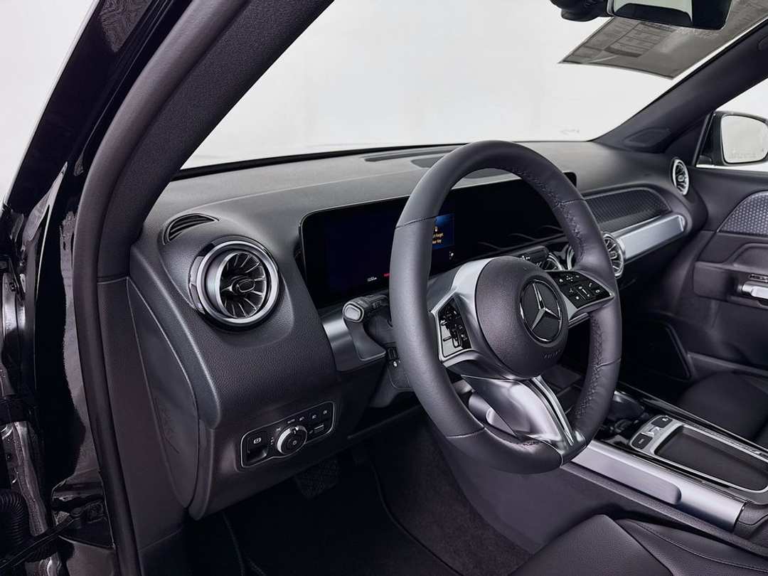 2026 Mercedes-Benz GLB 250 - Image 7