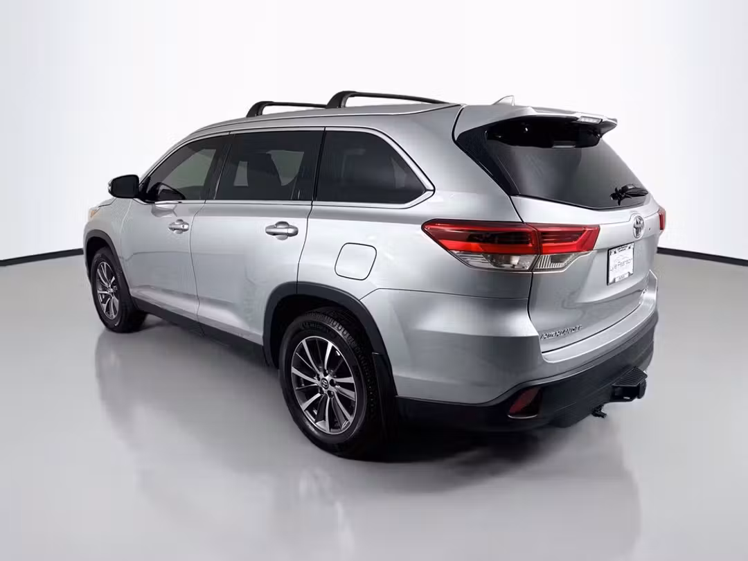 2019 Toyota Highlander XLE - Image 3