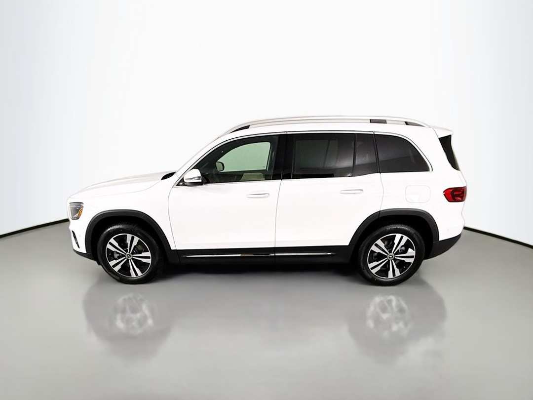 2025 Mercedes-Benz GLB 250 - Image 3