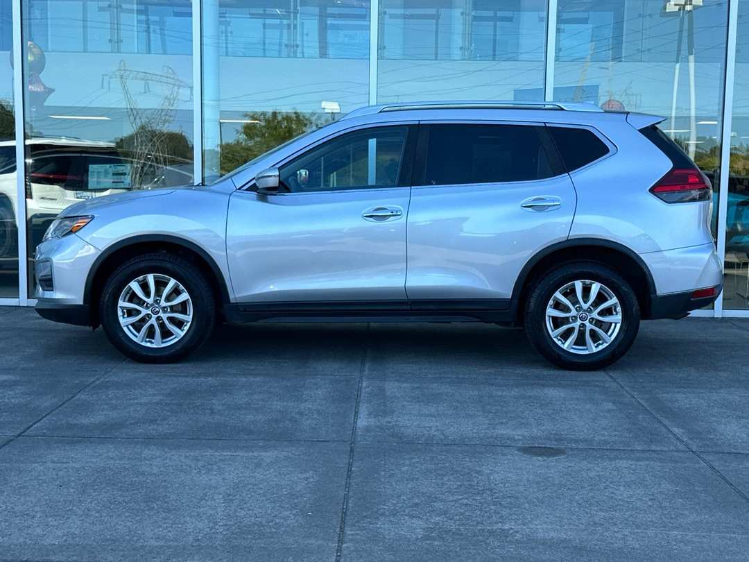 2017 Nissan Rogue SV - Image 6
