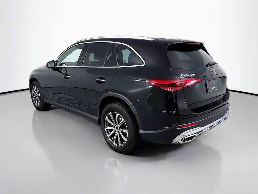 2026 Mercedes-Benz GLC 300 - Image 5