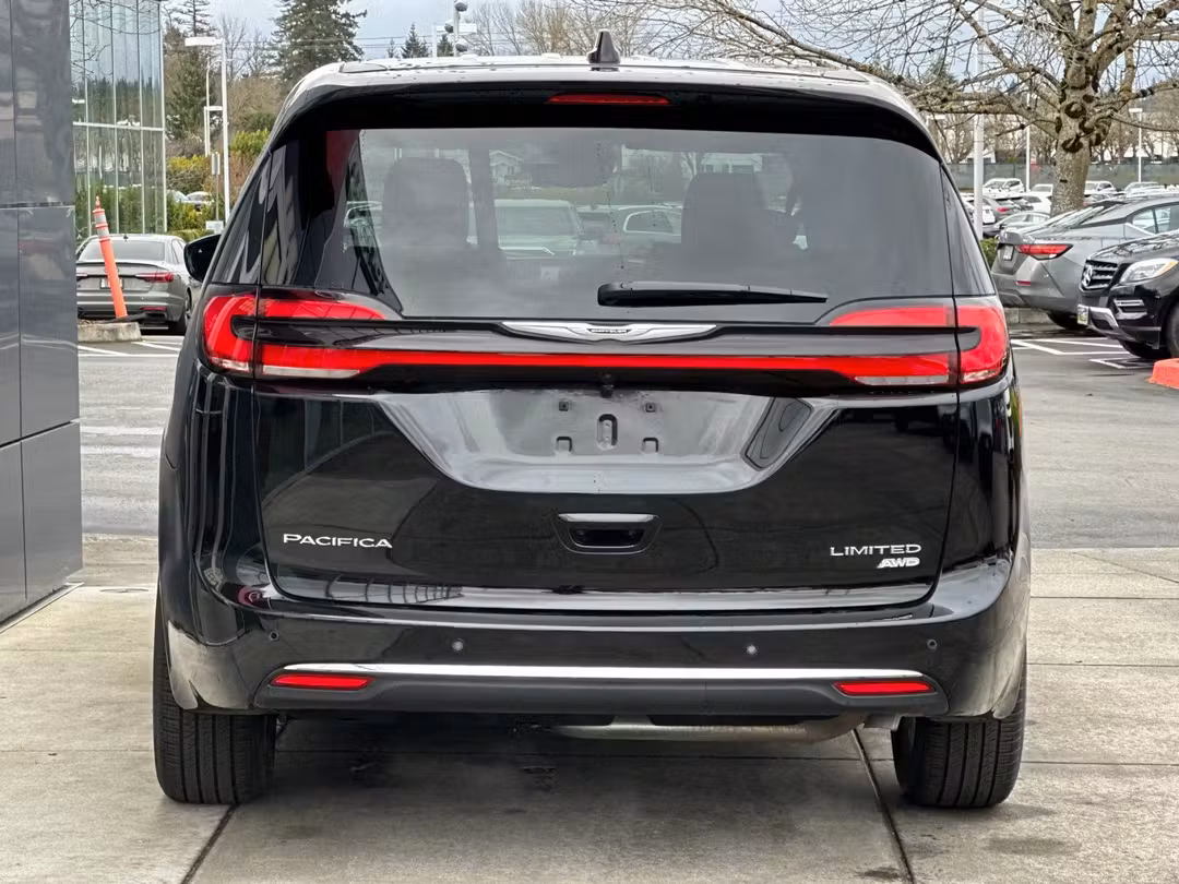 2026 Chrysler Pacifica Limited - Image 4