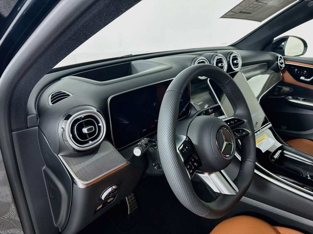2027 Mercedes-Benz GLC 300 - Image 7