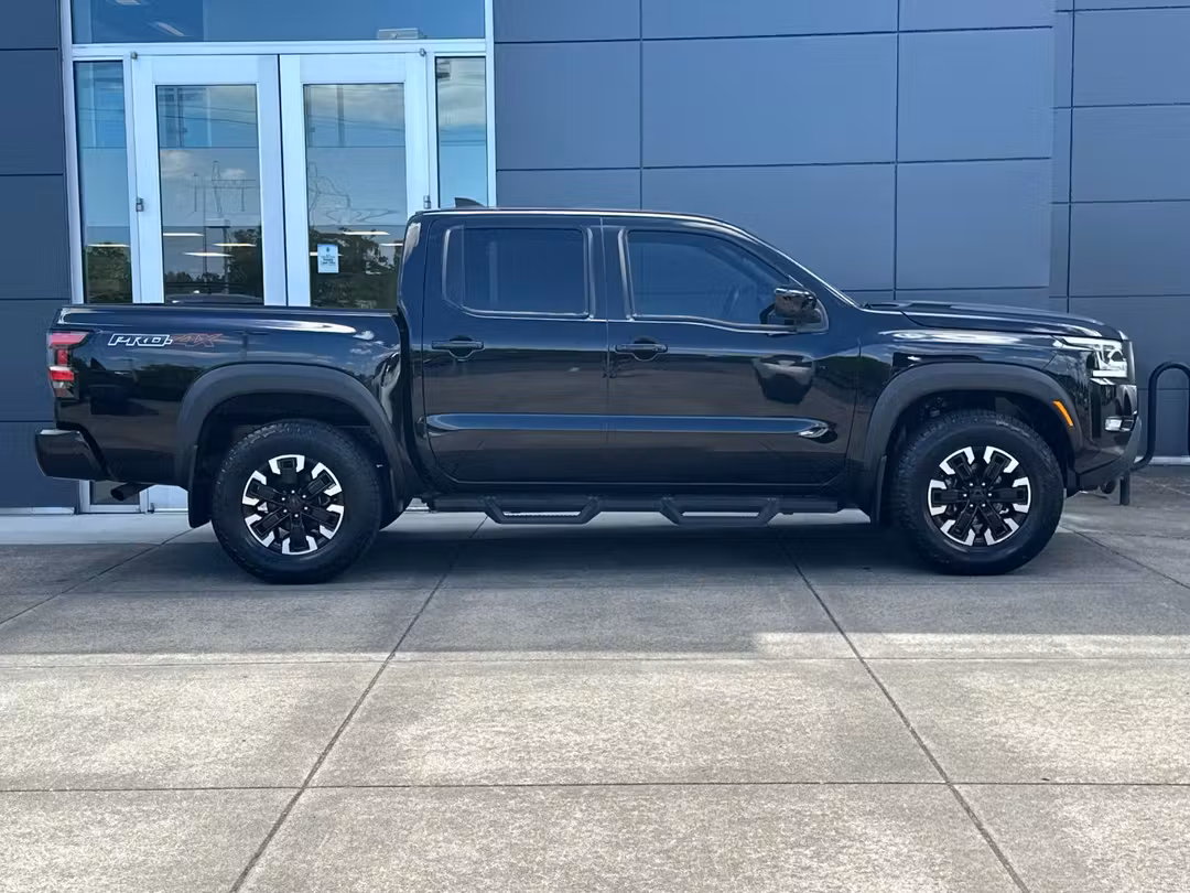 2023 Nissan Frontier PRO4X - Image 2