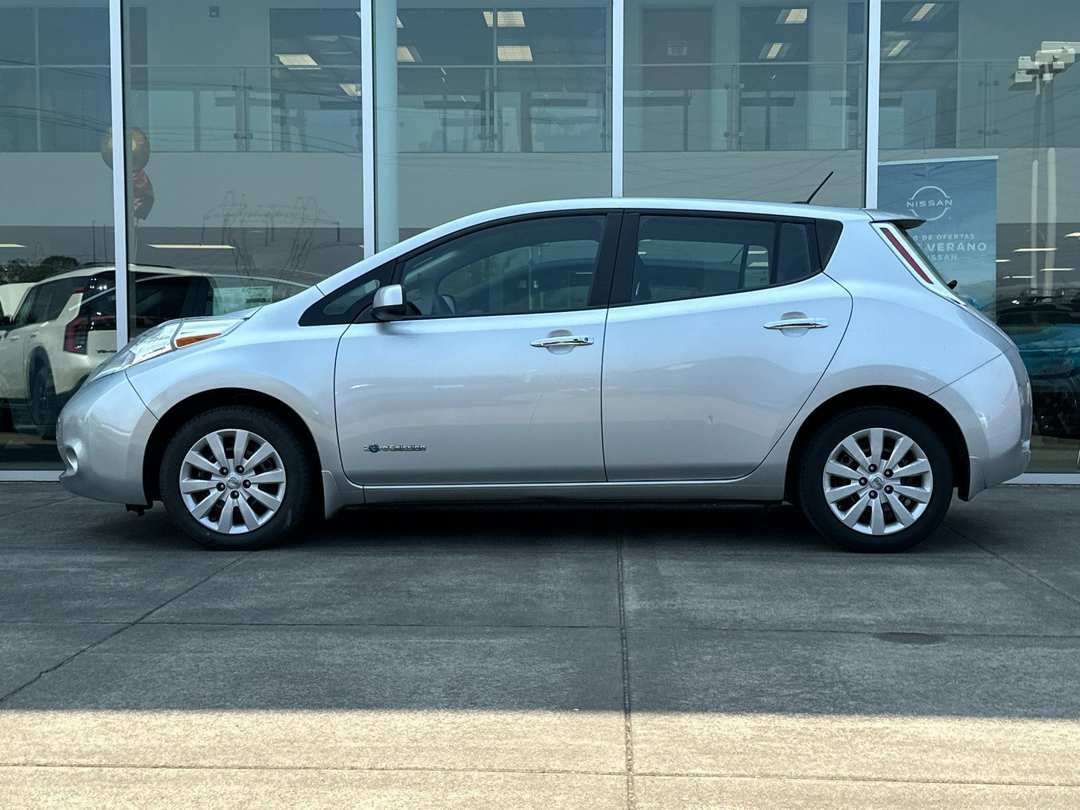 2016 Nissan LEAF S - Image 6