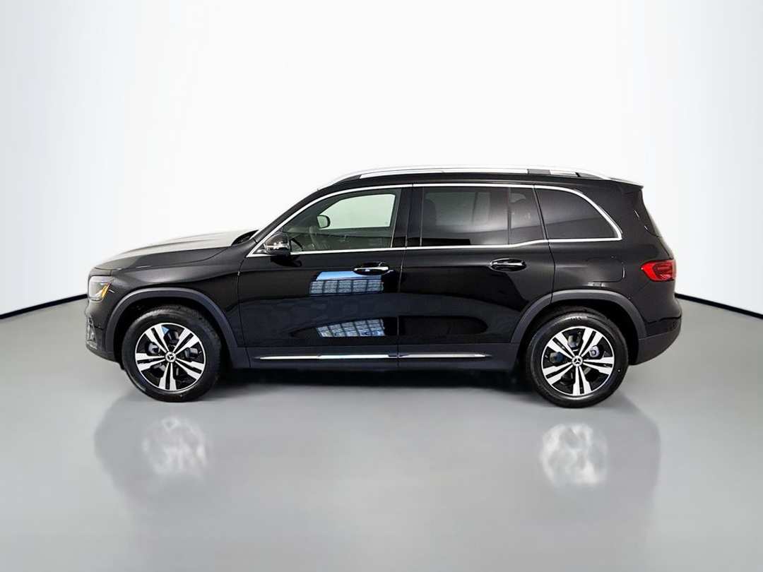 2025 Mercedes-Benz GLB 250 - Image 3
