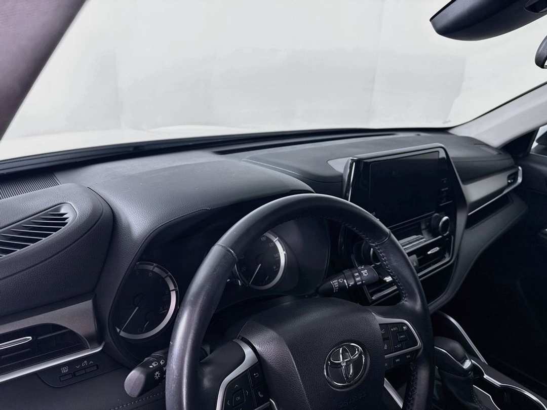 2023 Toyota Highlander LE - Image 7