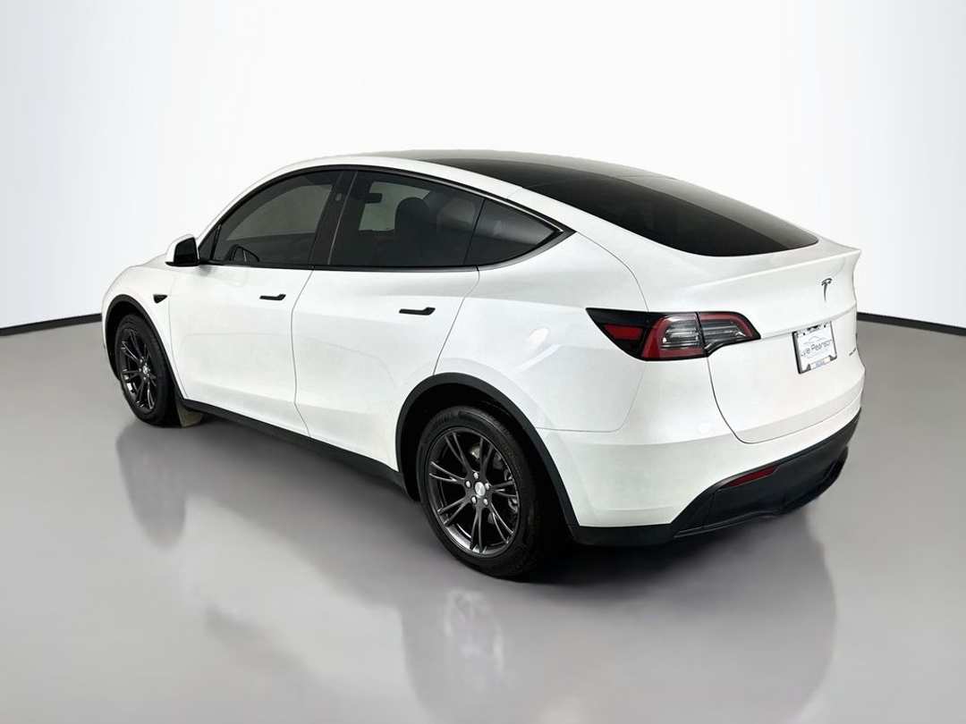 2025 Tesla Model Y Long Range - Image 5