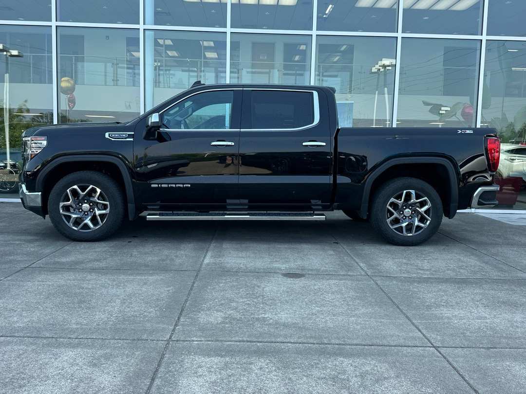 2023 GMC Sierra 1500 SLT - Image 6