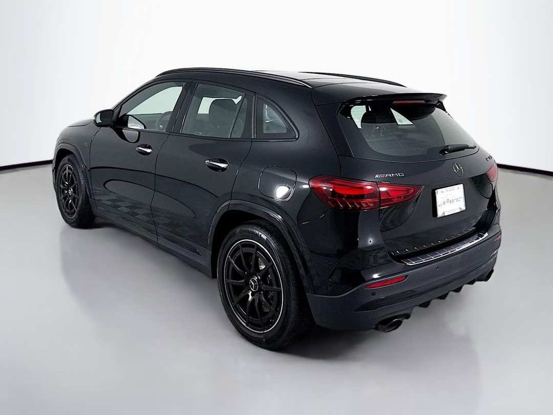 2026 Mercedes-Benz GLA 35 AMG - Image 5