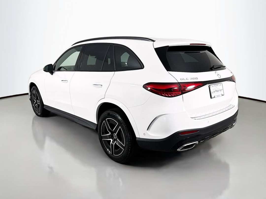2026 Mercedes-Benz GLC 300 - Image 5