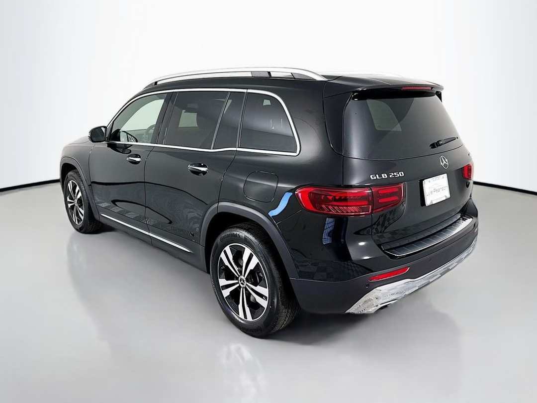 2025 Mercedes-Benz GLB 250 - Image 5