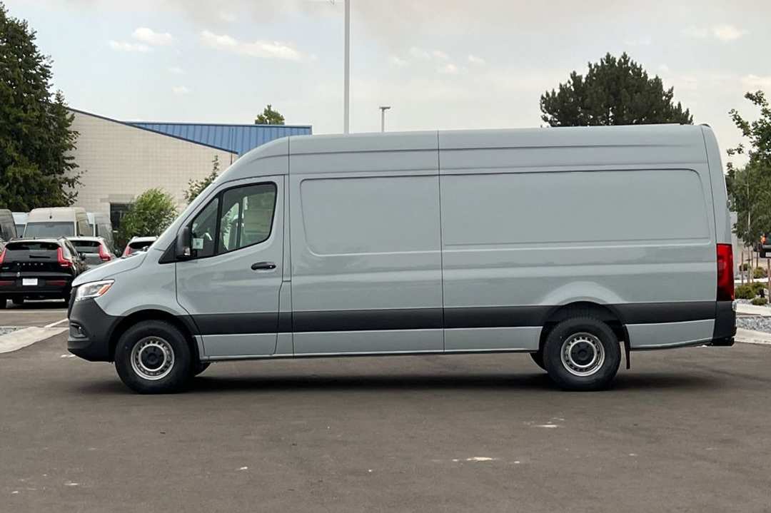 2024 Mercedes-Benz Sprinter 2500 Cargo 170 WB - Image 3