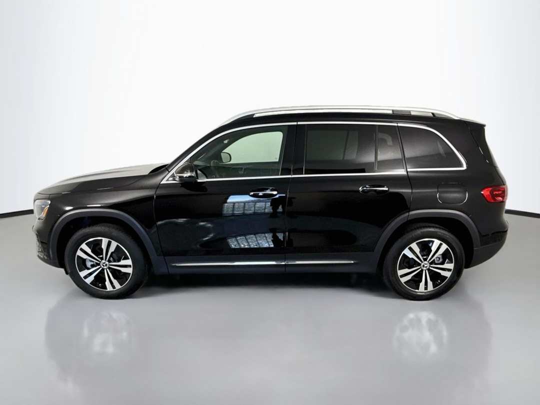 2025 Mercedes-Benz GLB 250 - Image 3