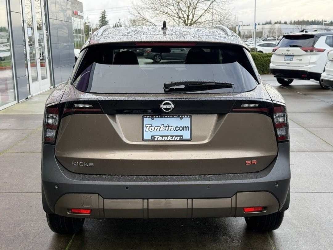 2026 Nissan Kicks SR - Image 6