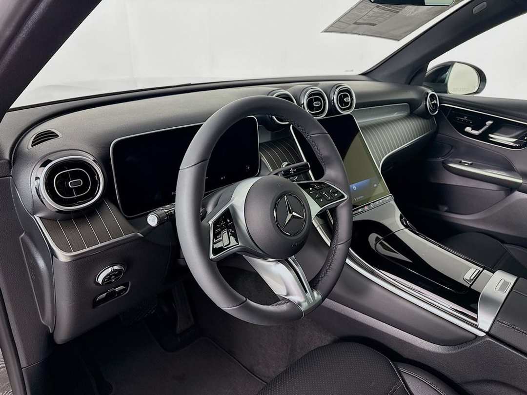 2026 Mercedes-Benz GLC 300 - Image 7
