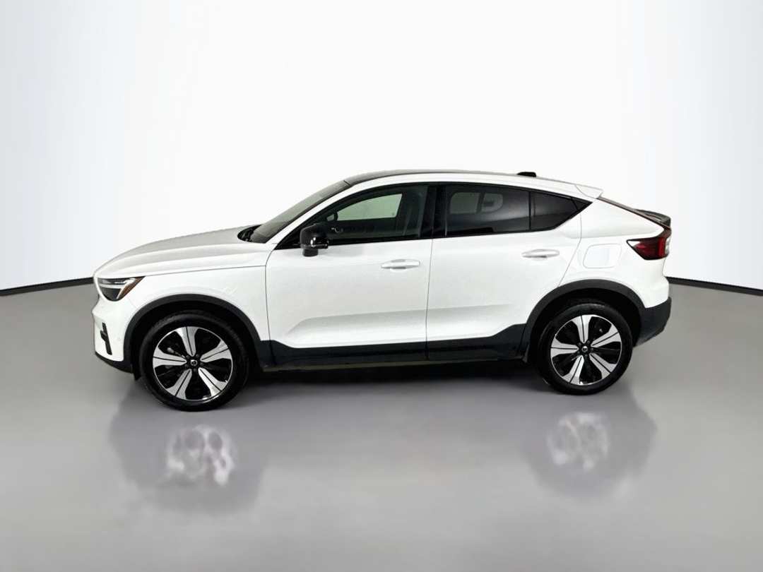 2023 Volvo C40 Recharge Pure Twin Plus - Image 3