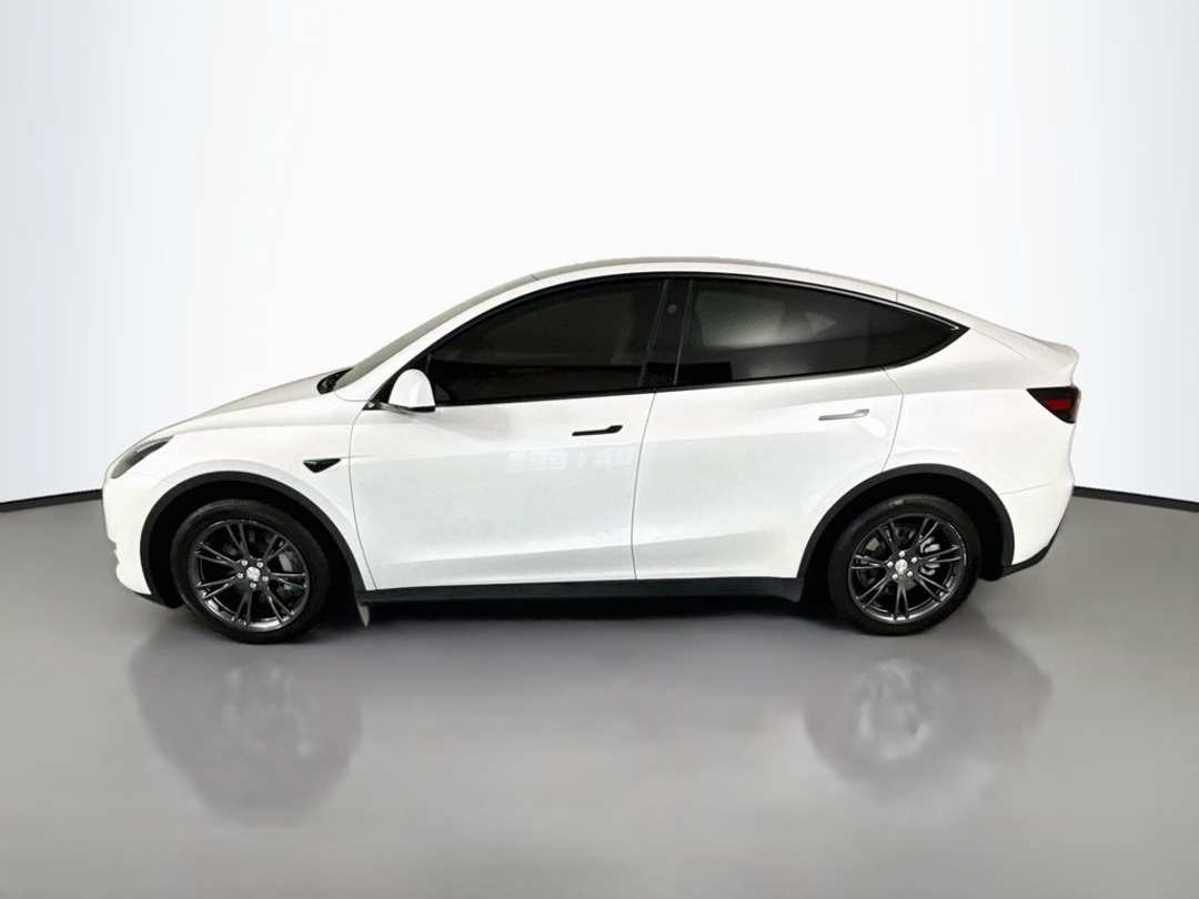 2025 Tesla Model Y Long Range - Image 3