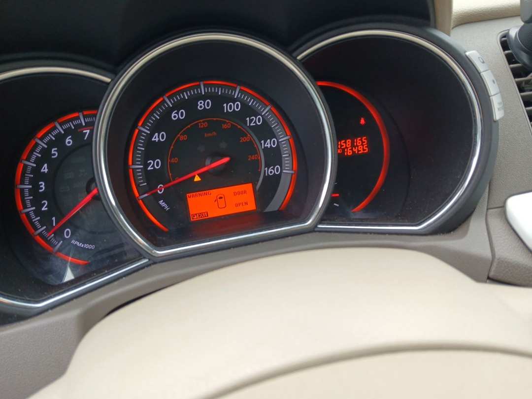 2010 Nissan Murano LE - Image 2