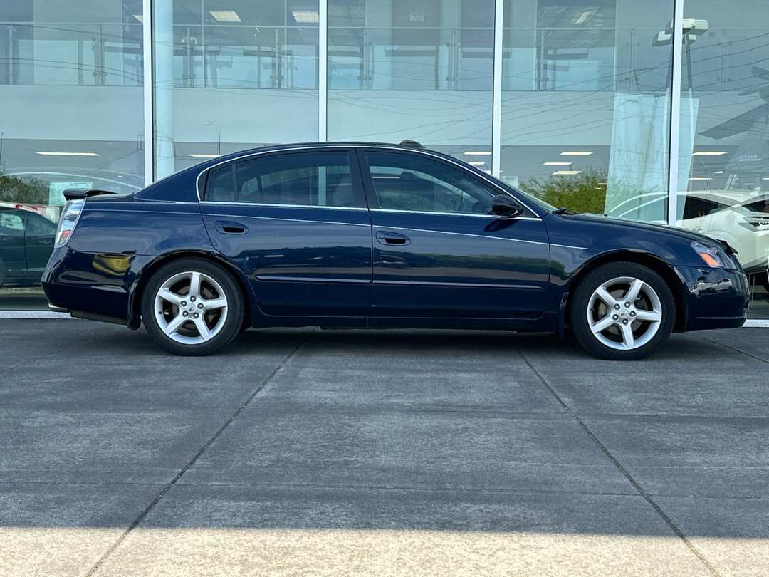 2006 Nissan Altima 3.5 SE - Image 2