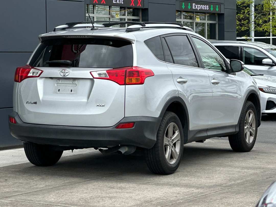 2015 Toyota Rav4 XLE - Image 3