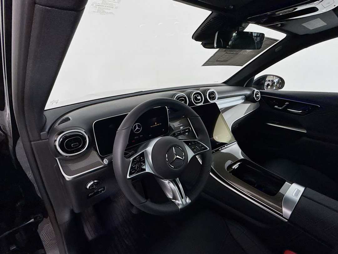 2026 Mercedes-Benz GLC 300 - Image 7