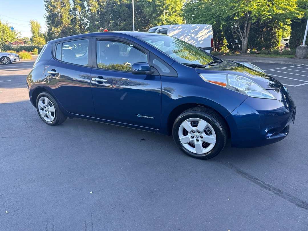 2017 Nissan LEAF S - Image 3