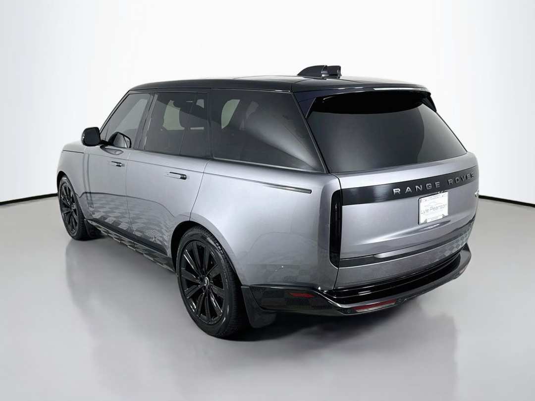 2023 Land Rover Range Rover SE - Image 5