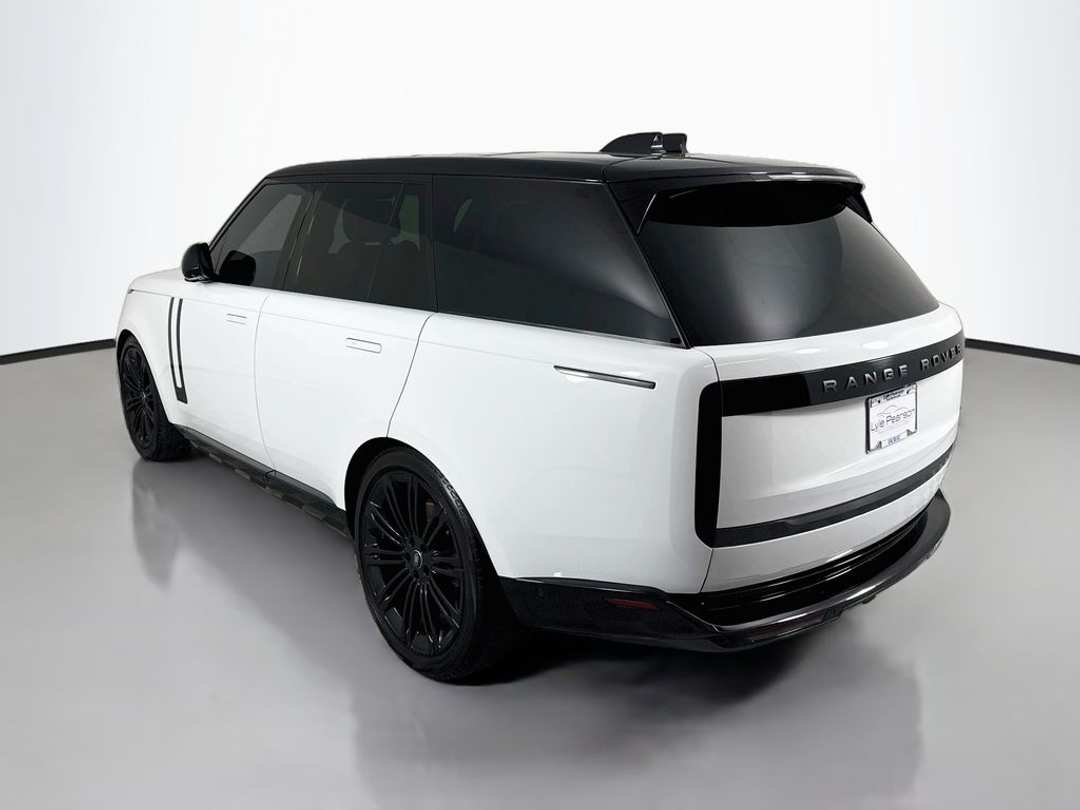 2024 Land Rover Range Rover SE - Image 5