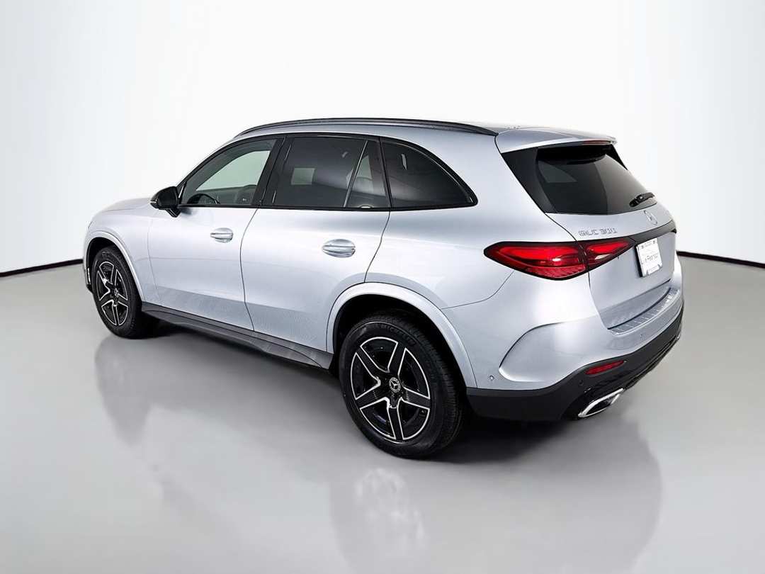 2026 Mercedes-Benz GLC 300 - Image 5