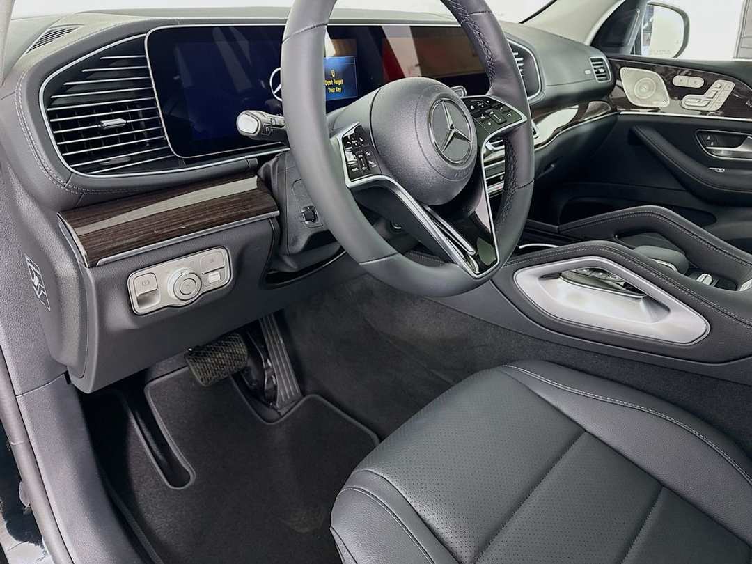 2026 Mercedes-Benz GLS 450 - Image 7