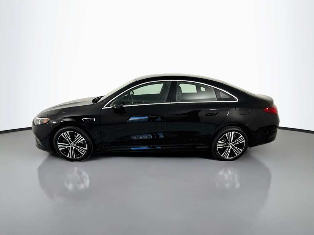 2027 Mercedes-Benz CLA 220 - Image 2