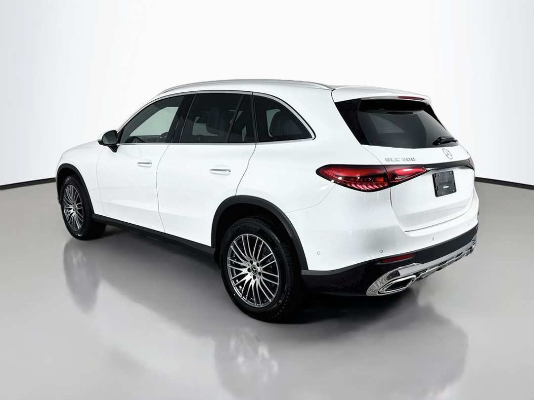 2026 Mercedes-Benz GLC 300 - Image 5