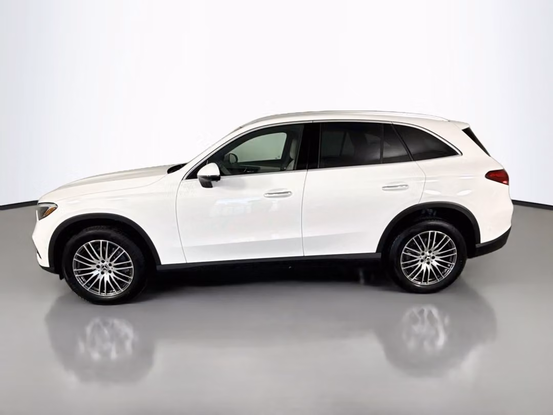 2027 Mercedes-Benz GLC 300 - Image 2
