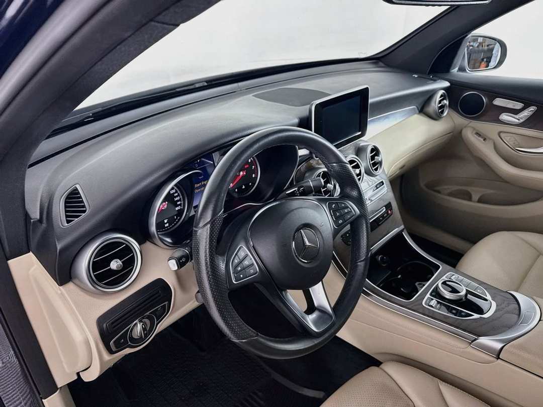 2018 Mercedes-Benz GLC 300 - Image 7