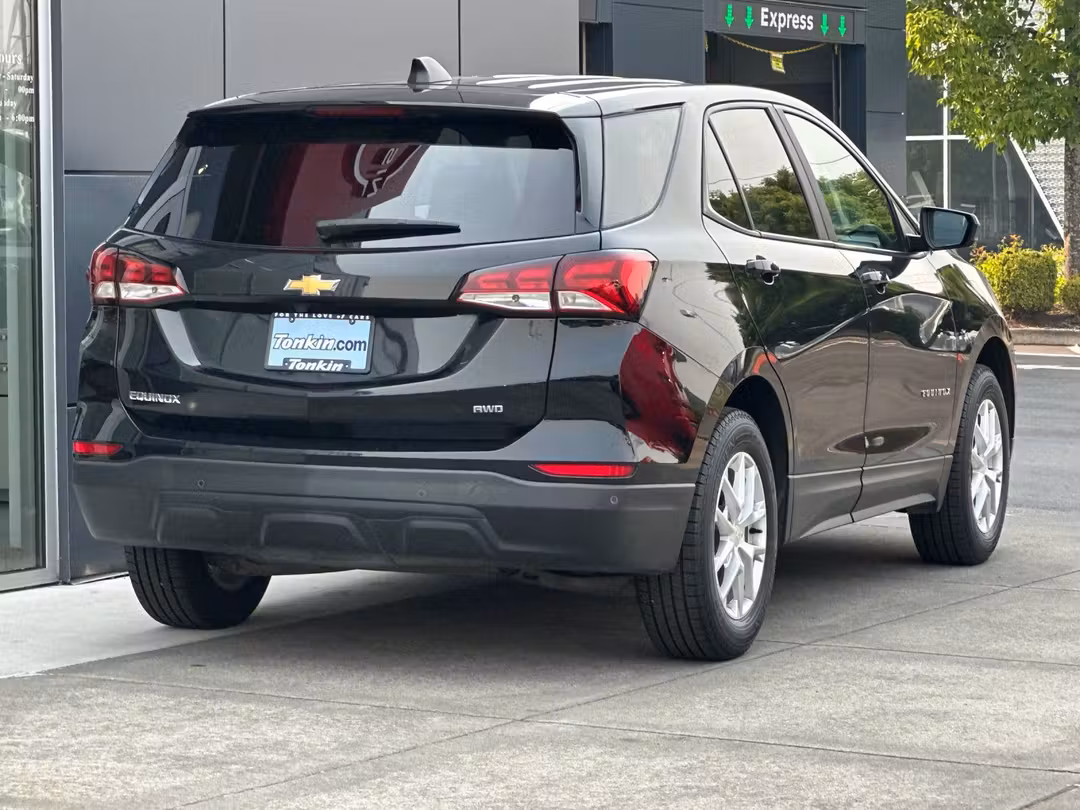 2023 Chevrolet Equinox LS - Image 3