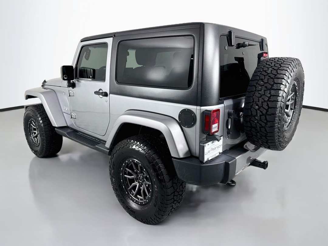2016 Jeep Wrangler Sahara - Image 5