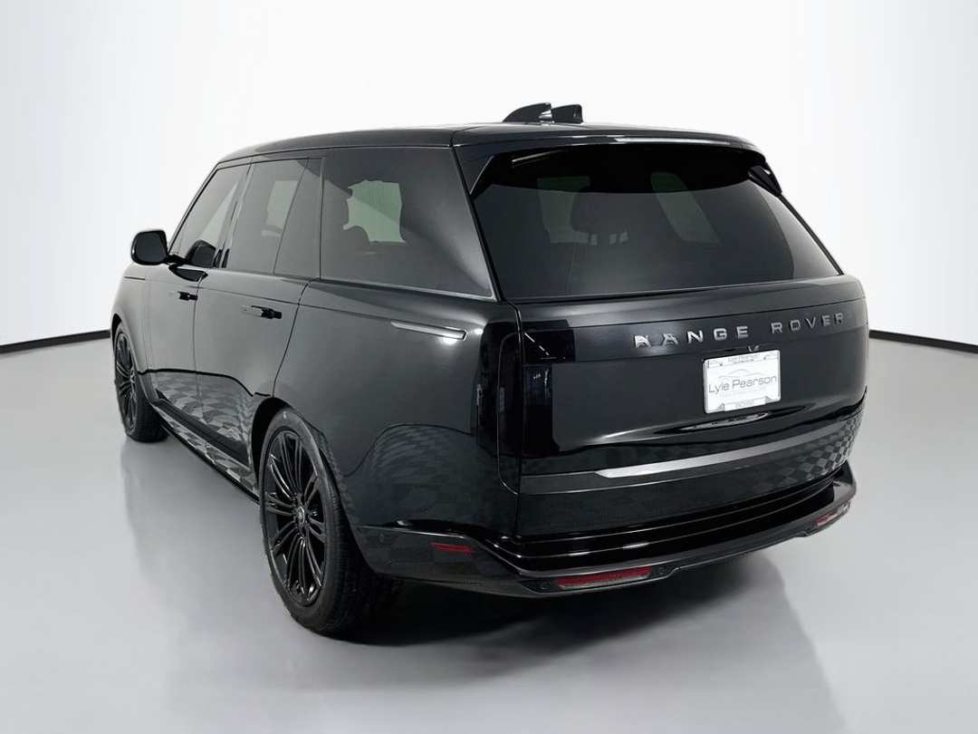 2025 Land Rover Range Rover SE - Image 3