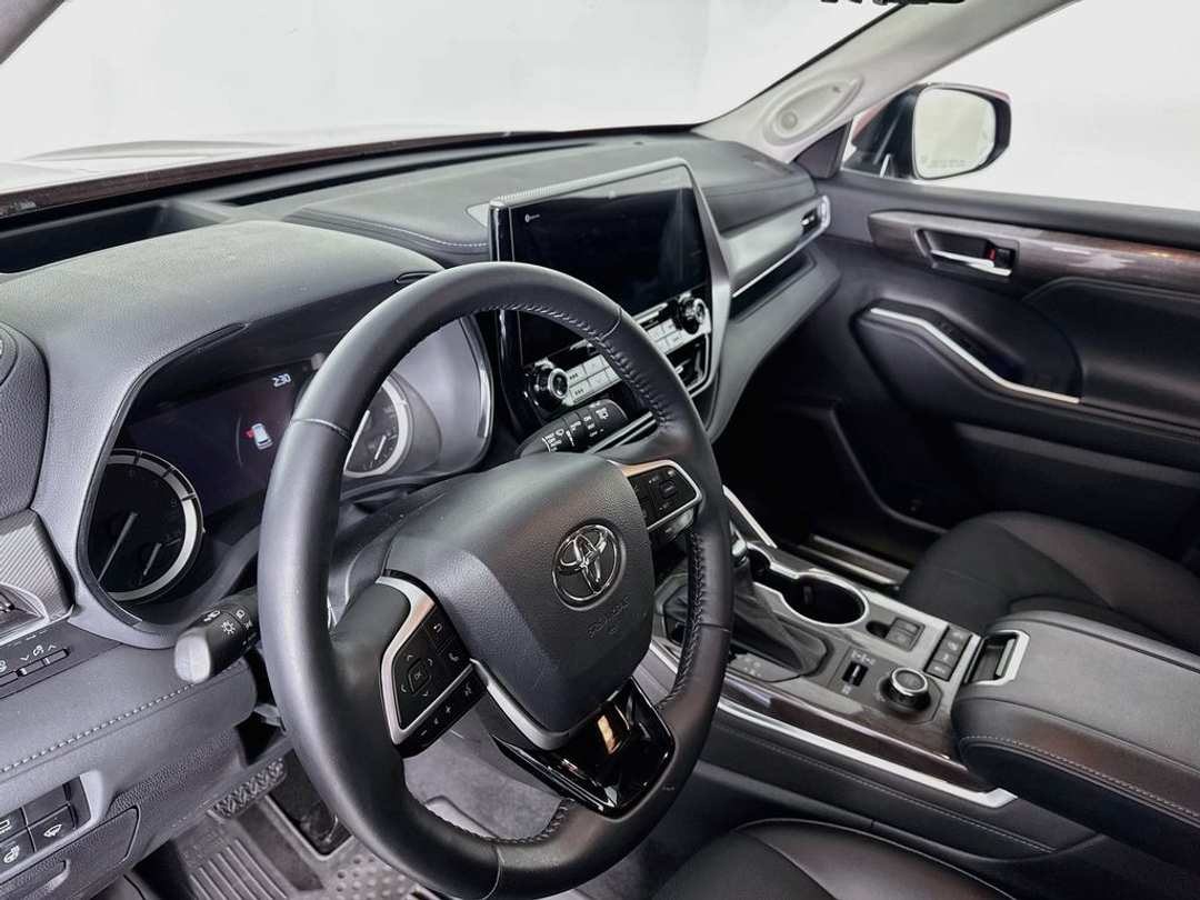 2022 Toyota Highlander Platinum - Image 7